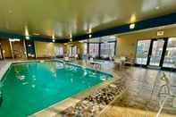สระว่ายน้ำ Staybridge Suites DETROIT - NOVI, an IHG Hotel