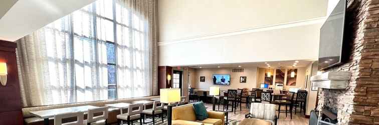 Lobby Staybridge Suites DETROIT - NOVI, an IHG Hotel