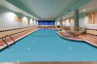 Swimming Pool Candlewood Suites WEST SPRINGFIELD