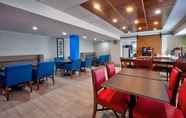 Restoran 7 Holiday Inn Express FAIRFAX - ARLINGTON BOULEVARD, an IHG Hotel