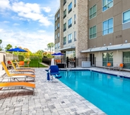 Swimming Pool 6 Holiday Inn Express & Suites SANFORD- LAKE MARY, an IHG Hotel