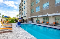 Swimming Pool Holiday Inn Express & Suites SANFORD- LAKE MARY, an IHG Hotel