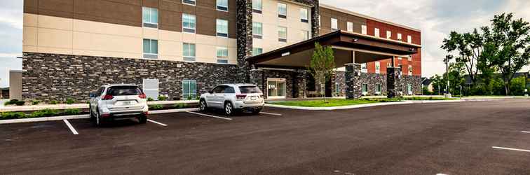 Exterior Holiday Inn Express & Suites DAYTON EAST - BEAVERCREEK, an IHG Hotel