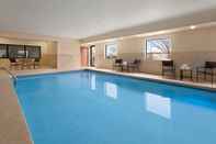 Swimming Pool Holiday Inn Express & Suites EDMOND, an IHG Hotel