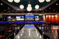 Bar, Cafe and Lounge Holiday Inn NEWARK INTERNATIONAL AIRPORT, an IHG Hotel