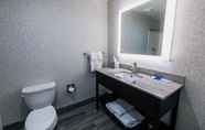 Toilet Kamar 2 Holiday Inn Express & Suites HAMBURG, an IHG Hotel