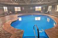 Swimming Pool Holiday Inn CLEVELAND NORTHEAST - MENTOR, an IHG Hotel