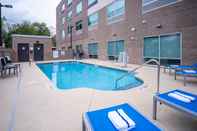 Swimming Pool Holiday Inn Express & Suites BREVARD – CITY CENTER, an IHG Hotel