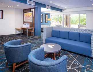 Sảnh chờ 2 Holiday Inn Express & Suites BREVARD – CITY CENTER, an IHG Hotel