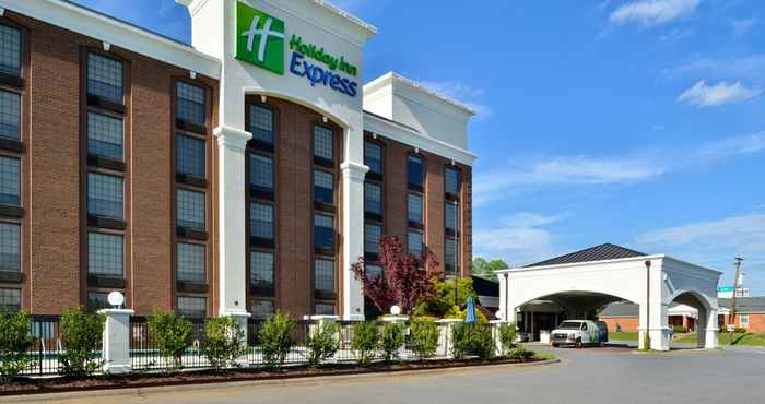 Luar Bangunan Holiday Inn Express WINSTON-SALEM MEDICAL CTR AREA, an IHG Hotel