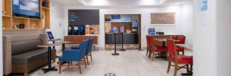 Lobby Holiday Inn Express & Suites BEDFORD, an IHG Hotel