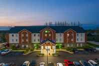 Exterior Holiday Inn Express & Suites BEDFORD, an IHG Hotel