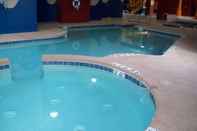 Swimming Pool Holiday Inn OMAHA DOWNTOWN - WATERPARK, an IHG Hotel