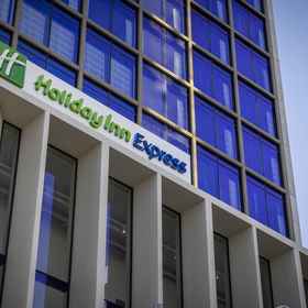 Holiday Inn Express Auckland exterior 1 Holiday Inn Express AUCKLAND CITY CENTRE by IHG, an IHG Hotel, Takapuna Golf Course and Driving Range Hotels