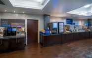 Lobi 4 Holiday Inn Express & Suites HINESVILLE EAST - FORT STEWART, an IHG Hotel