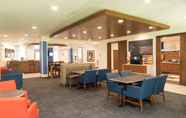 Lobi 2 Holiday Inn Express & Suites MICHIGAN CITY, an IHG Hotel