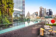 수영장 voco MELBOURNE CENTRAL by IHG, an IHG Hotel