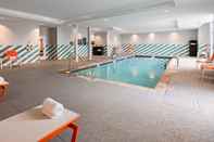 Swimming Pool Holiday Inn CLARKSVILLE NORTHEAST, an IHG Hotel