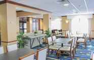 ร้านอาหาร 2 Holiday Inn Express & Suites MANCHESTER-AIRPORT, an IHG Hotel