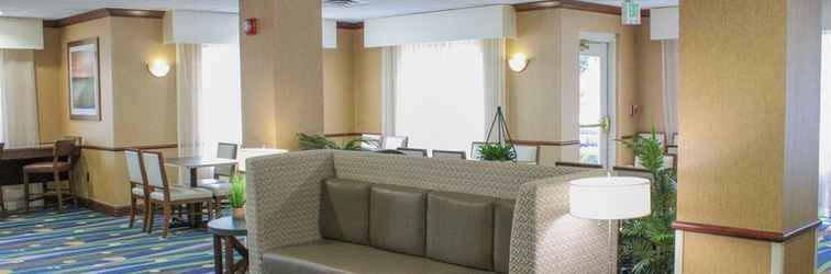 Sảnh chờ Holiday Inn Express & Suites MANCHESTER-AIRPORT, an IHG Hotel