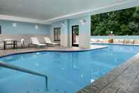 Swimming Pool Holiday Inn Express & Suites KNOXVILLE-CLINTON, an IHG Hotel