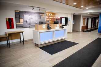 Lobby 4 Holiday Inn Express WINFIELD - TEAYS VALLEY, an IHG Hotel