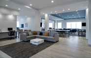 Lobi 2 Staybridge Suites LOUISVILLE - EXPO CENTER, an IHG Hotel