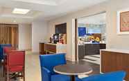 Restoran 2 Holiday Inn Express & Suites DENVER AIRPORT, an IHG Hotel