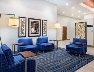 Lobi 2 Holiday Inn Express & Suites LINCOLN DOWNTOWN, an IHG Hotel