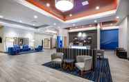 Lobi 4 Holiday Inn Express & Suites LINCOLN DOWNTOWN, an IHG Hotel