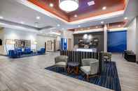Lobi Holiday Inn Express & Suites LINCOLN DOWNTOWN, an IHG Hotel