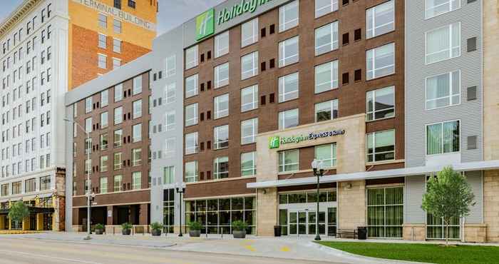 Exterior Holiday Inn Express & Suites LINCOLN DOWNTOWN, an IHG Hotel