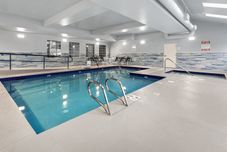 泳池 Holiday Inn Express WENATCHEE by IHG, an IHG Hotel