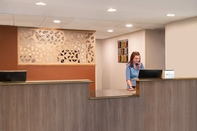 Lobi Candlewood Suites WATERTOWN-FORT DRUM