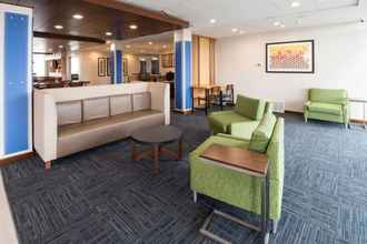 Lobi 4 Holiday Inn Express & Suites MICHIGAN CITY, an IHG Hotel