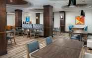 Restoran 4 Holiday Inn Express & Suites KNOXVILLE-CLINTON, an IHG Hotel