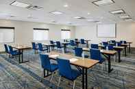 Functional Hall Holiday Inn Express & Suites BRIDGEPORT - CLARKSBURG, an IHG Hotel