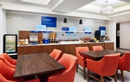 ร้านอาหาร 4 Holiday Inn Express & Suites BRIDGEPORT - CLARKSBURG, an IHG Hotel