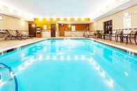 สระว่ายน้ำ Holiday Inn Express & Suites CHEYENNE, an IHG Hotel