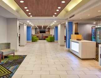 Lobi 2 Holiday Inn Express & Suites CHESAPEAKE, an IHG Hotel