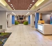 Lobby 7 Holiday Inn Express & Suites CHESAPEAKE, an IHG Hotel