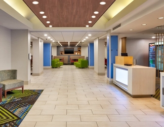 Lobby 2 Holiday Inn Express & Suites CHESAPEAKE, an IHG Hotel