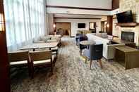 Bar, Kafe, dan Lounge Staybridge Suites MILWAUKEE WEST-OCONOMOWOC, an IHG Hotel