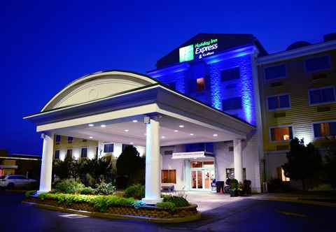 Bangunan Holiday Inn Express & Suites WATERTOWN-THOUSAND ISLANDS, an IHG Hotel