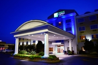 ภายนอกอาคาร Holiday Inn Express & Suites WATERTOWN-THOUSAND ISLANDS, an IHG Hotel