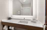 In-room Bathroom 3 Holiday Inn Express VANCOUVER NORTH - SALMON CREEK, an IHG Hotel