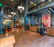 Lobi 3 Hotel Indigo NASHVILLE - THE COUNTRYPOLITAN, an IHG Hotel