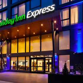 Hotel Exterior1Holiday Inn Express NYC BROOKLYN - SUNSET PARK by IHG, an IHG Hotel,The Owl's Head飯店