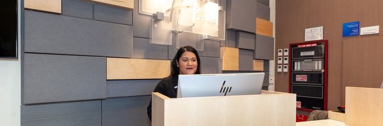 Lobby Holiday Inn Express NYC BROOKLYN - SUNSET PARK by IHG, an IHG Hotel