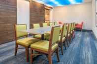 Functional Hall Holiday Inn Express & Suites MACON - I-475, an IHG Hotel